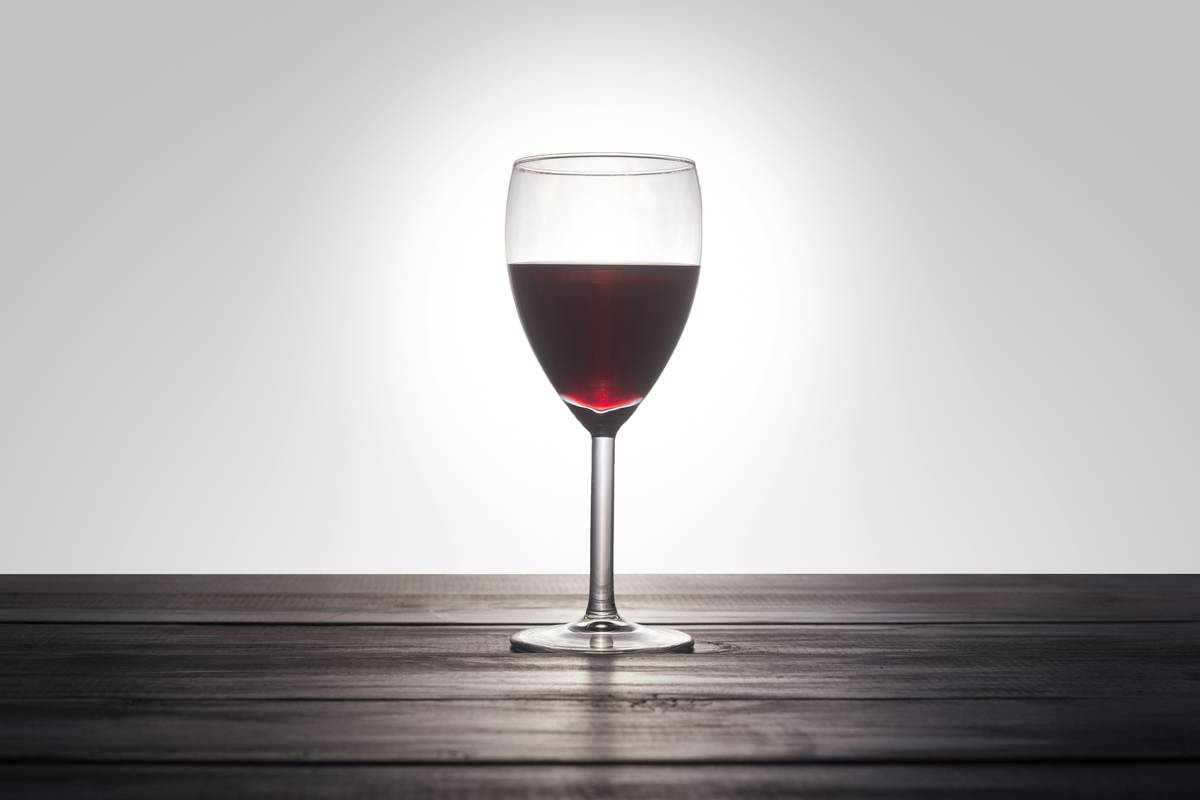 Close-up of insulated wine cup with stem showing double-wall construction and ergonomic base