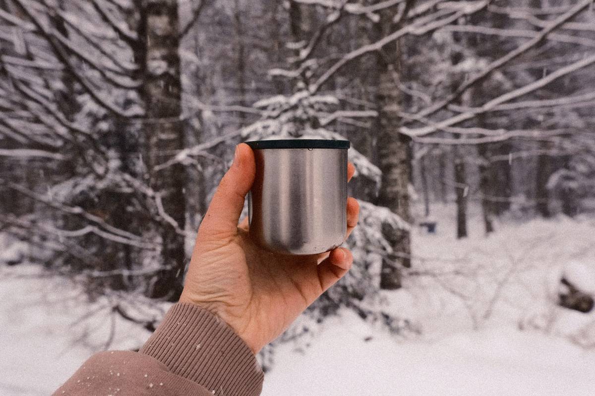 Side-by-side comparison: traditional glass vs. insulated stainless steel wine cup showing durability, insulation performance, and recyclability metrics.
